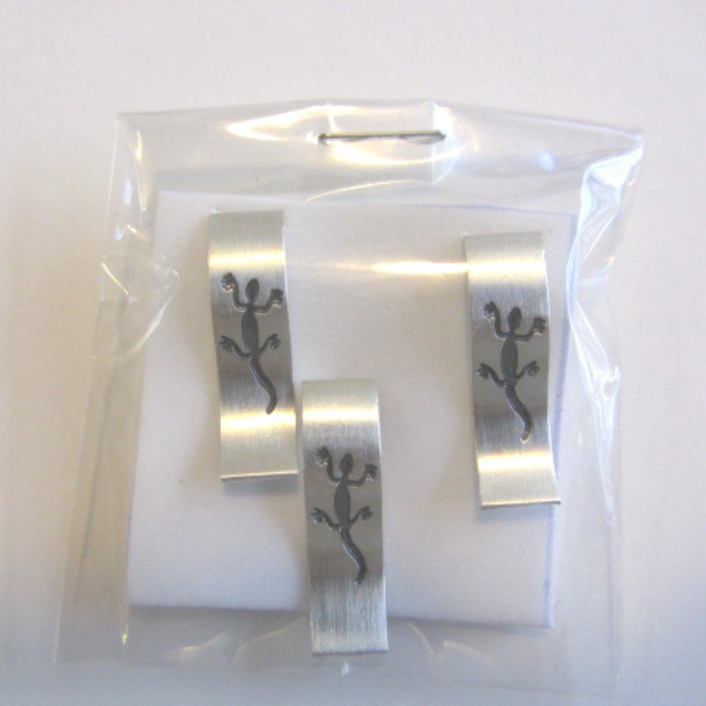 NEW WAVY 925 Silver Pair Engraved GECKO Earrings